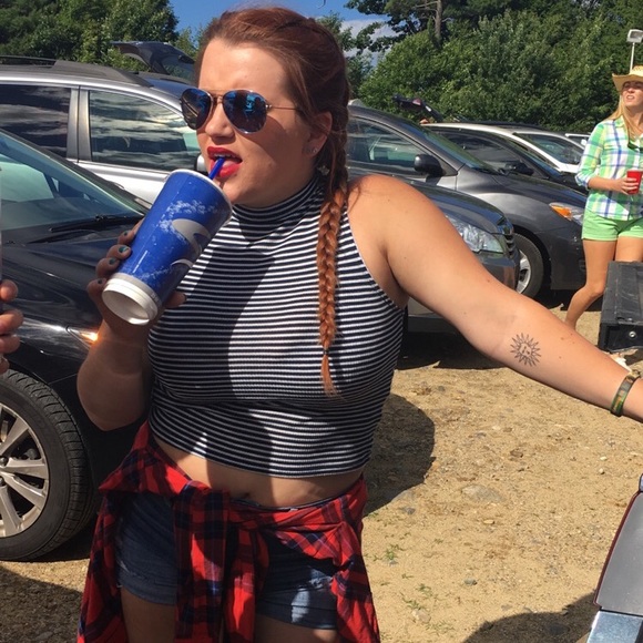 Meet the girl behind Caylin’s Closet 🌻 - Picture 6 of 6